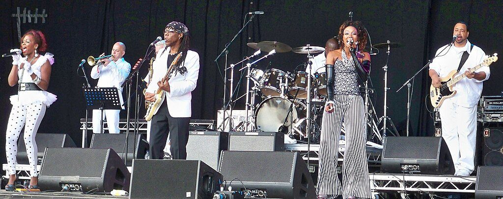 Chic -- Alex Marshall, CC BY-SA 3.0 <https://creativecommons.org/licenses/by-sa/3.0>, via Wikimedia Commons